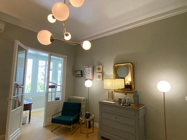 La Villa Desvaux de Marigny : photo 2 de la chambre chambre double ou lits jumeaux deluxe – vue sur jardin