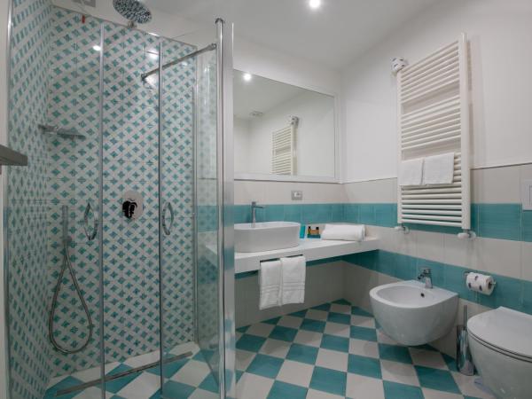 Hotel Nice : photo 4 de la chambre suite avec jacuzzi