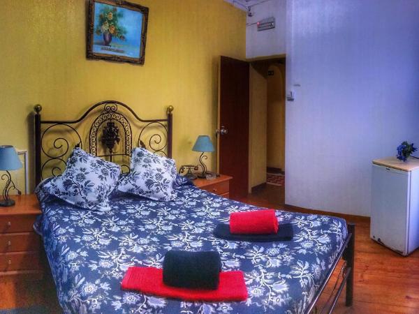 Pensao Residencial Flor dos Cavaleiros : photo 10 de la chambre chambre double avec salle de bains privative