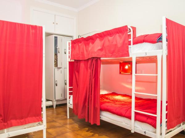 Onefam Centro : photo 8 de la chambre lits superposés dans dortoir mixte de 8 lits avec salle de bains privative