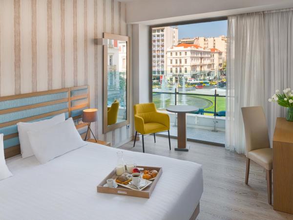 Athens Tiare by Mage Hotels : photo 2 de la chambre chambre deluxe - vue sur fontaine