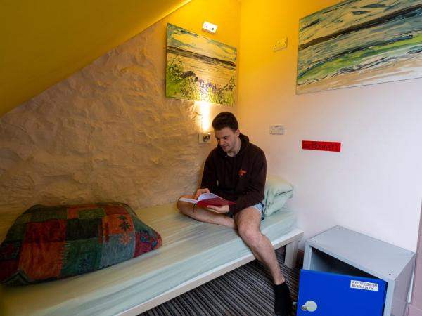 Castle Rock Hostel - Adults Only : photo 2 de la chambre chambre triple