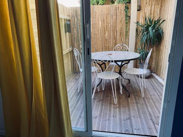 Hôtel boutique Quai d'Azur : photo 7 de la chambre chambre familiale climatisée avec terrasse privée