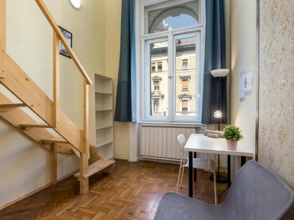 Budapest Three Cats Hostel : photo 2 de la chambre chambre simple avec salle de bains privative
