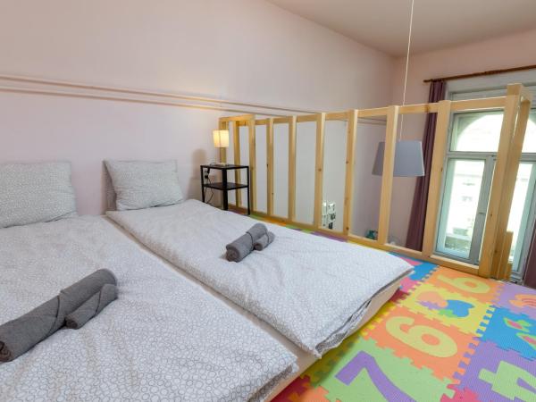 Budapest Three Cats Hostel : photo 9 de la chambre chambre double avec salle de bains privative