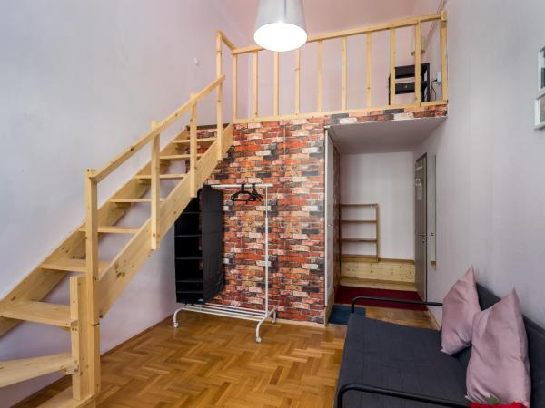Budapest Three Cats Hostel : photo 7 de la chambre chambre double avec salle de bains privative
