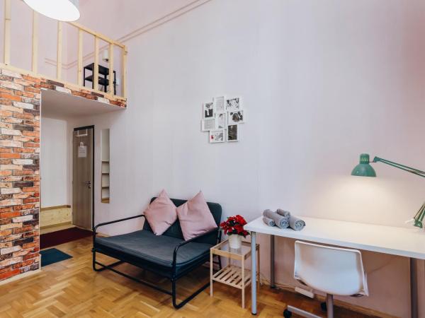 Budapest Three Cats Hostel : photo 2 de la chambre chambre double avec salle de bains privative