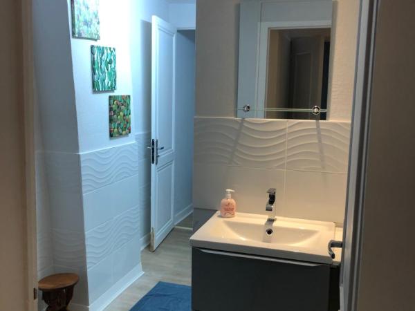 Résidence Austerlitz centre Angouleme : photo 3 de la chambre 2 rooms next door third floor