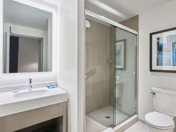 Hyatt House Chicago Medical/University District : photo 3 de la chambre cabinet de travail avec lit king-size