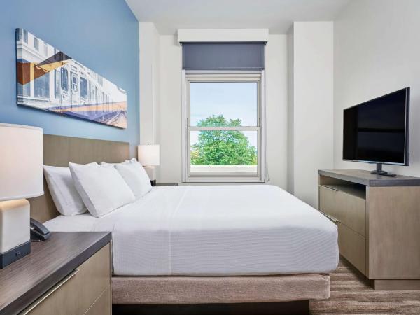 Hyatt House Chicago Medical/University District : photo 2 de la chambre suite lit king-size 1 chambre avec cuisine