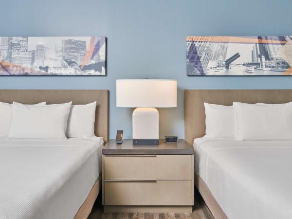 Hyatt House Chicago Medical/University District : photo 1 de la chambre den room with two queen beds