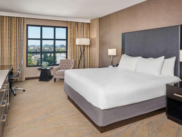 Hyatt Regency La Jolla at Aventine : photo 4 de la chambre chambre lit king-size - vue sur ville