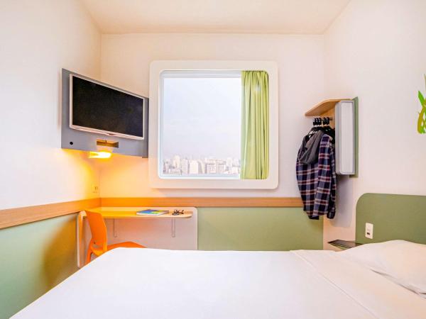 ibis budget SP Frei Caneca : photo 5 de la chambre standard double room with mini bar and hair dryer