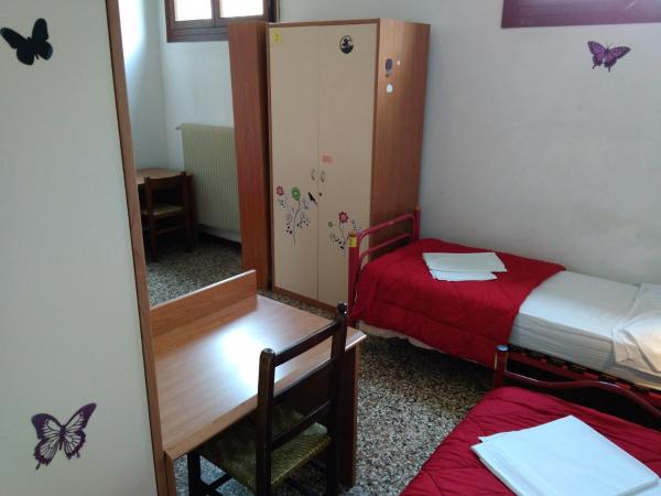 Ostello S. Fosca - CPU Venice Hostels : photo 3 de la chambre chambre triple basique avec salle de bains commune