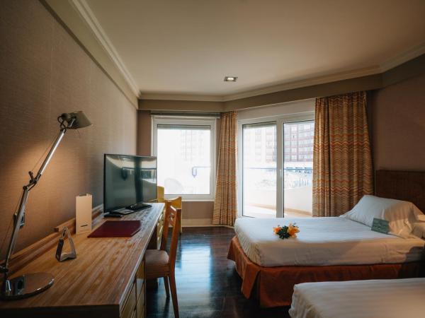 Hotel Playa Victoria : photo 2 de la chambre chambre double ou lits jumeaux - vue latérale sur mer