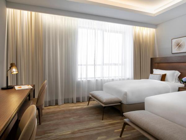 Al Jaddaf Rotana Suite Hotel : photo 1 de la chambre chambres familiales communicantes - vue sur ville