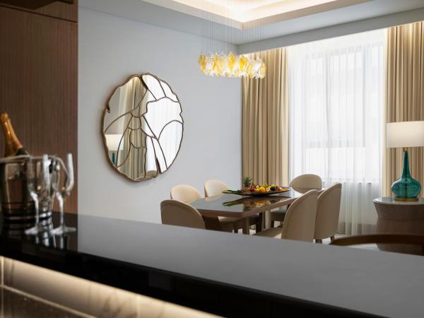 Al Jaddaf Rotana Suite Hotel : photo 5 de la chambre suite 2 chambres - vue sur ville