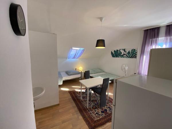 Hotel am Schloss : photo 1 de la chambre chambre triple avec toilettes communes