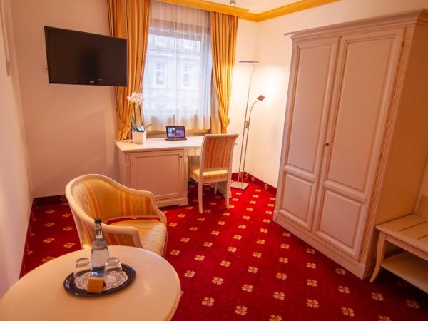 Zur Weinsteige : photo 3 de la chambre chambre double confort bâtiment principal