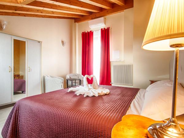 Lady Verona Residence : photo 8 de la chambre chambre double standard mansardée