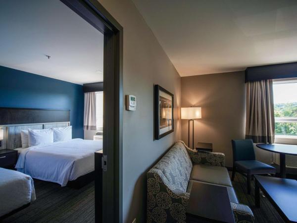 Best Western Plus Chocolate Lake Hotel - Halifax : photo 1 de la chambre suite 1 chambre avec 2 lits queen-size