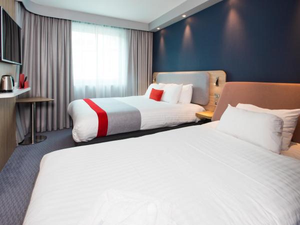 Holiday Inn Express Leeds City Centre - Armouries, an IHG Hotel : photo 2 de la chambre chambre double avec canapé-lit