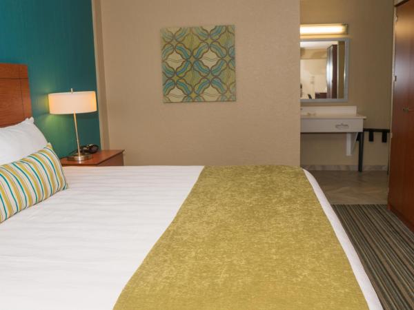 Best Western On The Bay Inn & Marina : photo 5 de la chambre chambre quadruple avec 2 lits doubles et baignoire - accessible aux personnes à mobilité réduite/non-fumeurs