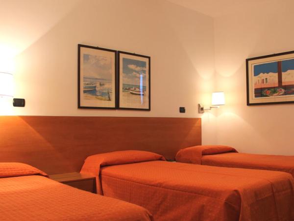 Hotel Majesty Bari : photo 1 de la chambre chambre triple