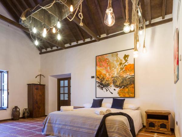 Cortijo Boutique Marbella : photo 1 de la chambre chambre double supérieure avec bain à remous