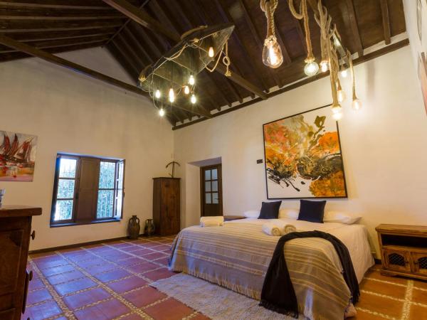 Cortijo Boutique Marbella : photo 2 de la chambre chambre double supérieure avec bain à remous