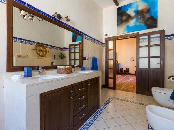 Cortijo Boutique Marbella : photo 5 de la chambre chambre double supérieure avec bain à remous