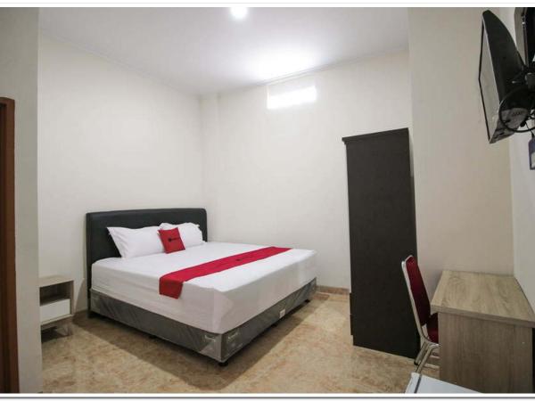 RedDoorz Syariah @ Jatinegara : photo 2 de la chambre chambre deluxe