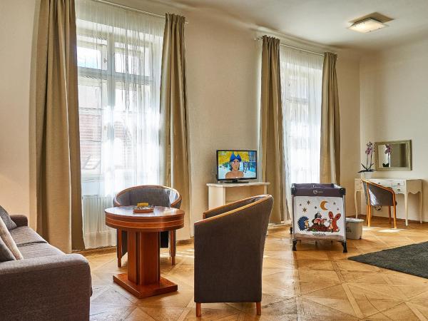 Three Golden Crowns Apartments : photo 6 de la chambre appartement supérieur