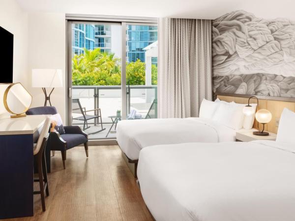 Hyatt Centric Las Olas Fort Lauderdale : photo 1 de la chambre cabane avec 2 lits queen-size
