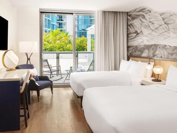 Hyatt Centric Las Olas Fort Lauderdale : photo 1 de la chambre cabane avec 2 lits queen-size