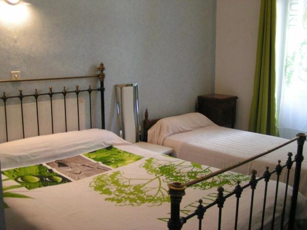 Maison Notre Dame de la Treille : photo 1 de la chambre triple room: 1 double bed + 1 single bed