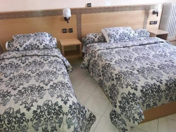 HOTEL VELLEDA : photo 3 de la chambre chambre double (1 adulte et 1 enfant)
