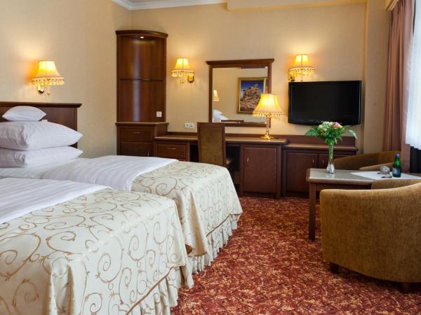 Hotel Gołębiewski Karpacz : photo 5 de la chambre chambre lits jumeaux avec balcon