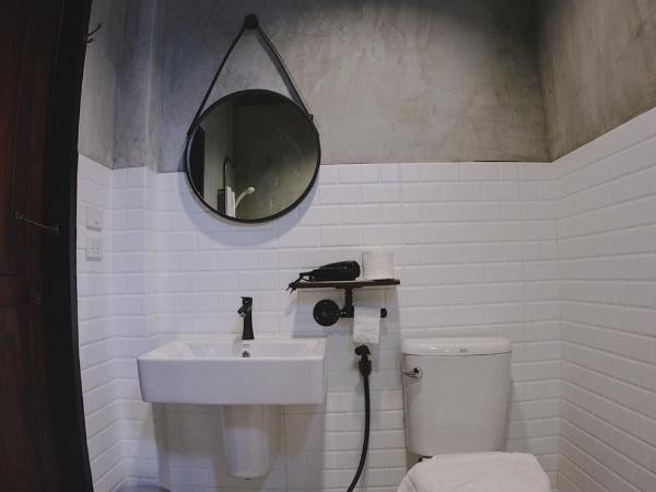 The LOCAL Ari : photo 4 de la chambre chambre double avec balcon