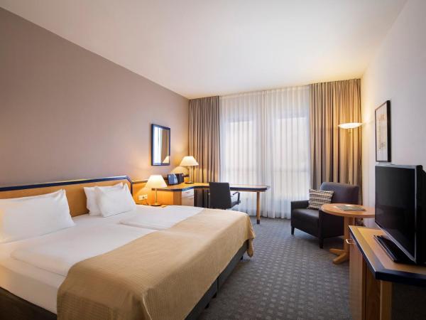 HI Hotel International Hamburg : photo 1 de la chambre room with kingsize bed - high floor