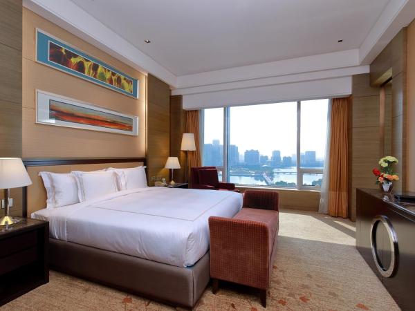 Crowne Plaza Nanjing Jiangning, an IHG Hotel : photo 3 de la chambre chambre lit king-size standard avec accès au salon
