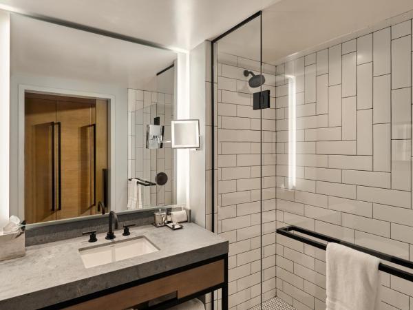 Live! by Loews - St. Louis : photo 3 de la chambre deluxe room 2 queens
