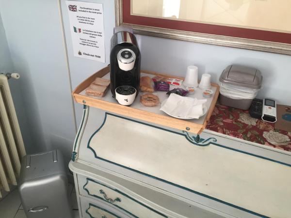 6 Keys : photo 1 de la chambre chambre simple avec salle de bains extérieure privative