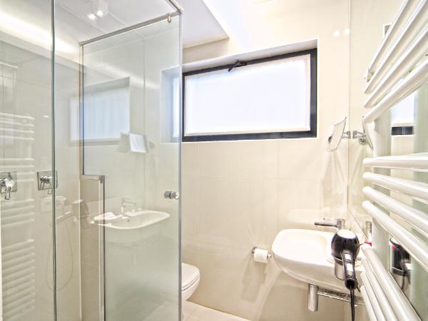 Hotel The Neufchatel : photo 10 de la chambre chambre double ou lits jumeaux confort 