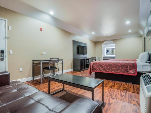 Scottish Inns & Suites IAH Airport-Beltway 8 : photo 4 de la chambre chambre avec 2 grands lits queen-size