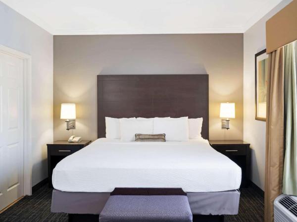 Sonesta Essential Houston Westchase : photo 3 de la chambre chambre lit king-size standard avec 1 lit king-size