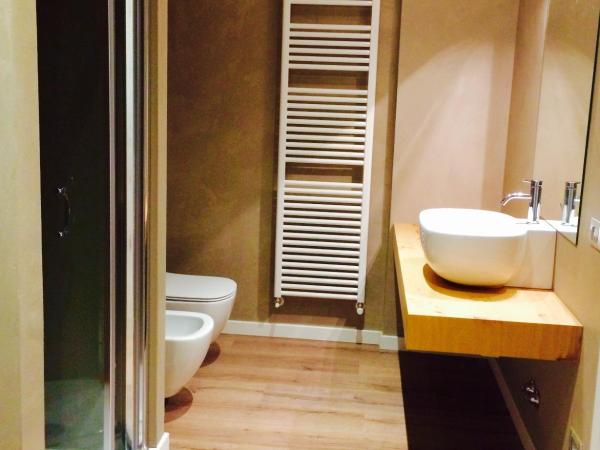 Moira Rooms : photo 5 de la chambre chambre triple avec salle de bains privative