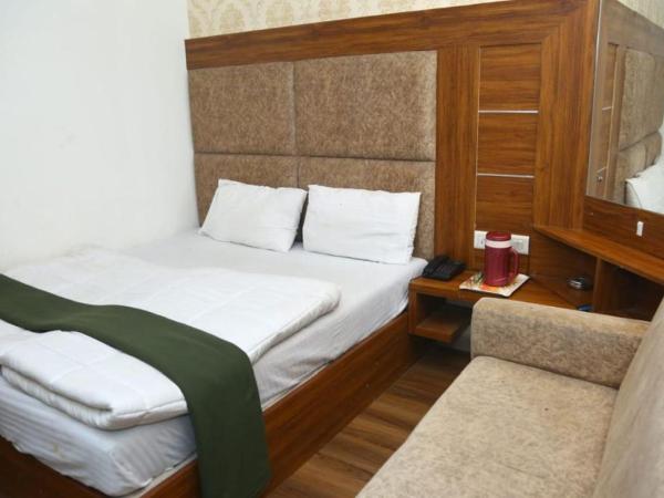 HOTEL KHUSHI PALACE : photo 5 de la chambre chambre double standard avec ventilateur