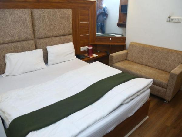 HOTEL KHUSHI PALACE : photo 2 de la chambre chambre double standard avec ventilateur