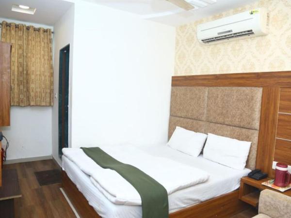 HOTEL KHUSHI PALACE : photo 1 de la chambre chambre double standard